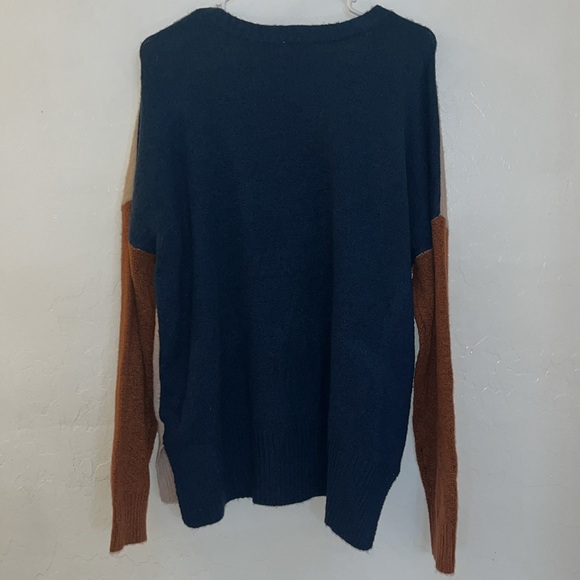 Sweater - Picture 3 of 5